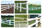 2つの柵を囲っている白い色のビニールの家畜3つの柵4つの柵1.4m x 2.4m