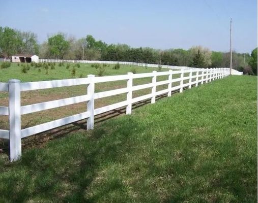 ポリ塩化ビニールの馬のパドックは金網の塀3の柵牧場白いビニールを溶接した