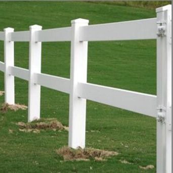 100%のバージン ポリ塩化ビニールは牧場畜産場の馬のための金網の塀のビニール3の柵の白を溶接した