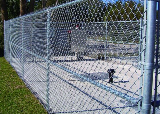 ポリ塩化ビニールは金網に50のFtのチェーン・リンクの塀の運動場のダイヤモンド塗った