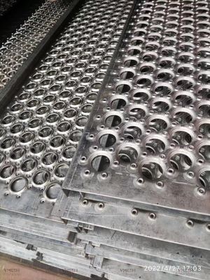 階段踏み板用アルミニウム3.5mm丸穴滑り止め安全グレーチング
