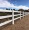 100%のバージン ポリ塩化ビニールは牧場畜産場の馬のための金網の塀のビニール3の柵の白を溶接した