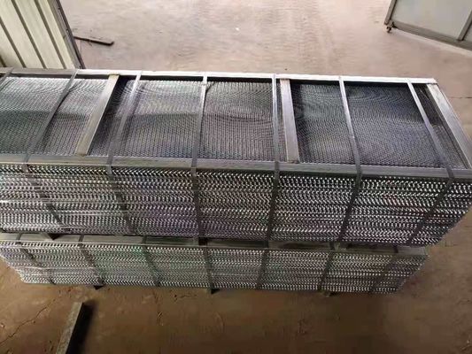ASTM A653 ストゥッコワイヤ網 27*96 インチ 自己毛皮 拡張金属ラス