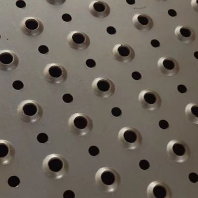 重量グリップ ストラット 孔付き金属板格子
