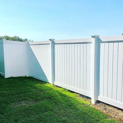 PVCフェンスパネル ヴィニール プライバシーフェンス 6x8ft 庭の建物のために