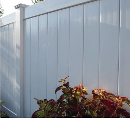 ホワイトPVCプライバシーフェンス 6x8ft 低保守ビニールフェンス