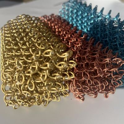 色彩のある表面 アルミ製 織物 チェーンリンク カーテン ワイヤー メッシュ