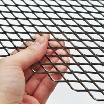 頑丈な低炭素鋼の平らな標準エキスパンドメタルメッシュパネル