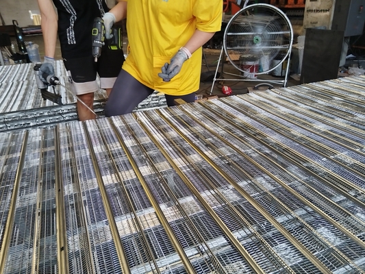 亜鉛メッキリブラス型枠 (セメント注ぎ用) 1.1m x 3m