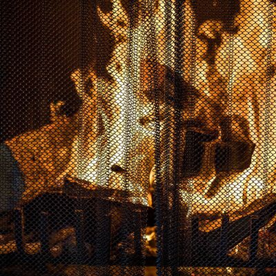 Strong Chain Link Metal Mesh Coil for Decorative and Safety Fireplace Screen