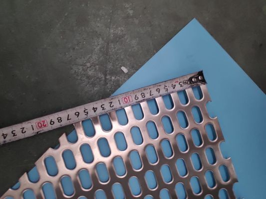 0.7mm 1mm 2mm アルミニウム ガルバニズム ステンレス スチール 孔付き金属 オーダーメイド 穴 デザイン