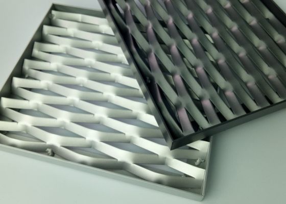 機械装置の保護のためのカスタマイズされたHDGの金属材料の拡張された金属の網の安全柵