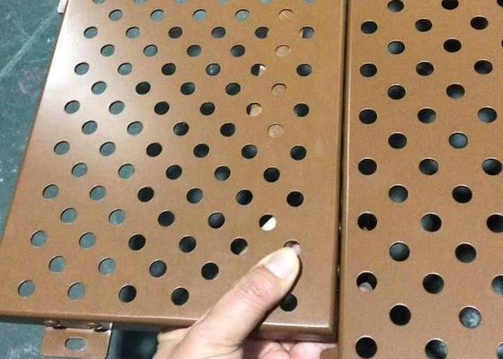 電気ガルバン化孔孔式天井タイル 2x2 PVDFコーティング