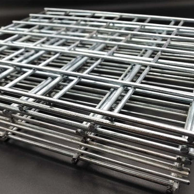 2mmの電線 25x25mmの穴