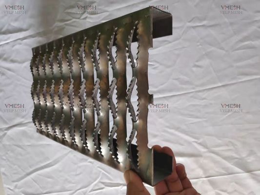 反Skidingは金属板の通路のグリップの支柱の安全格子2.0-4.0mmを打ち抜いた