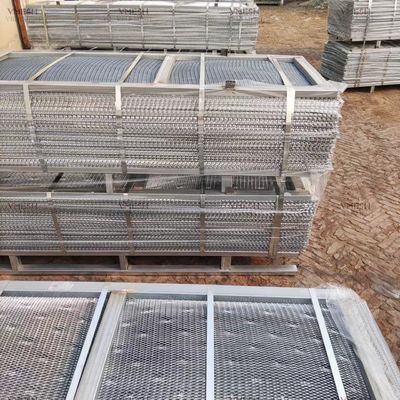電流を通されたプラスター金属の網のスタッコ ワイヤー木ずりのダイヤモンドの穴の滑らかな表面