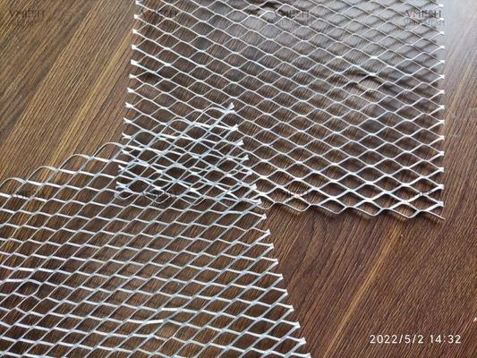 G60はプラスターによって拡大された金属のスタッコの金網27inchの幅の高い生産性に電流を通した
