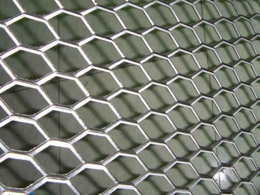 ダイヤモンドの穴の六角形の穴は電流を通された金属の網のグリルを拡大した