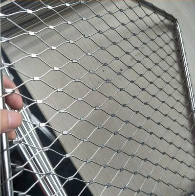 強い耐久性 316 ステンレス鋼ロープワイヤ網 100x100mm 階段のレインリングのために
