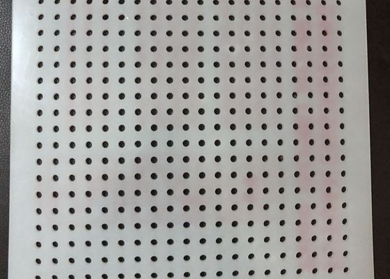 ポリプロピレン穴の打つことのあたりのプラスチック穴があいたシートの版
