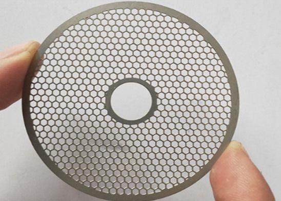 精密電子工学は0.04mmの穴を超うまく一致させるために金属を打ち抜いた