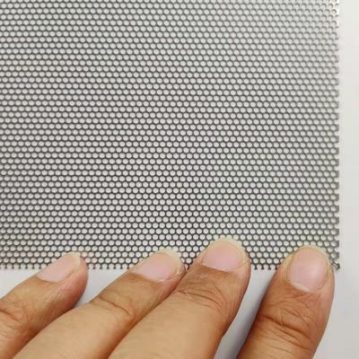 ステンレス鋼304 0.5 Mmはシートのマイクロ円形の穴の金属のグリルのフィルタ・ガーゼを打ち抜いた