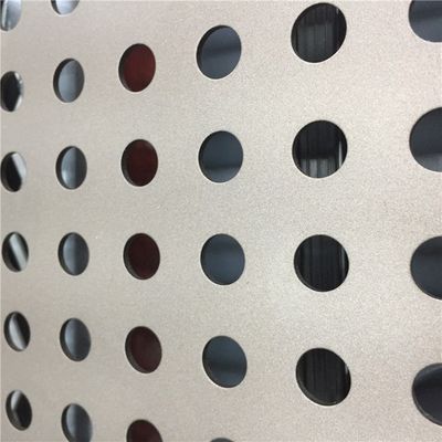 建物のための内部の装飾的なアルミニウム穴があいた金属板ポリ塩化ビニールのコーティング