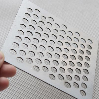 炭素鋼の円形の穴は穴があいた金属板1000*2000mmに電流を通した